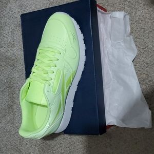 Lime Green Reebok size 10 Men classic running shoe